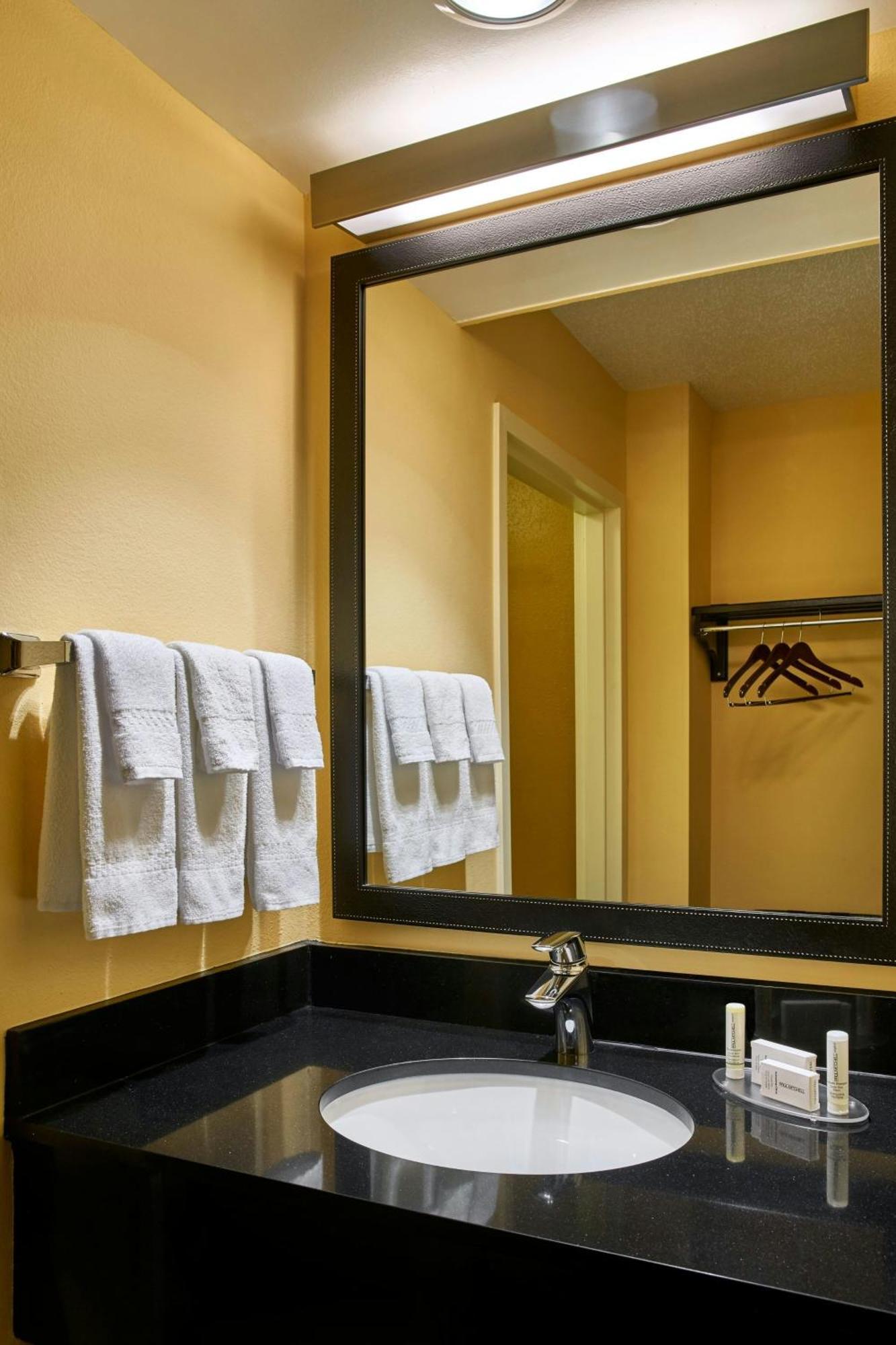Fairfield Inn Myrtle Beach Broadway At The Beach Ngoại thất bức ảnh